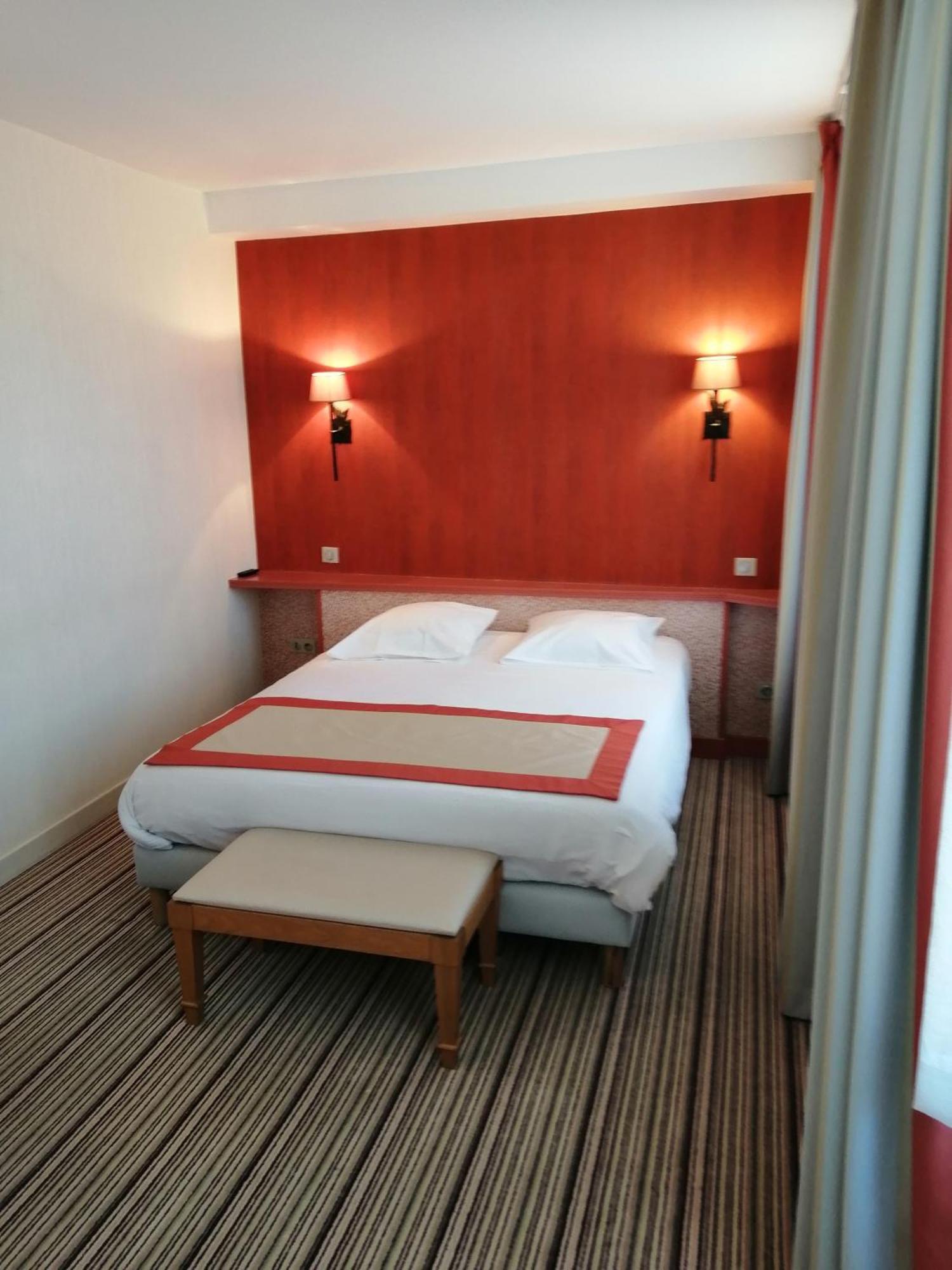 Hotel Les Fleurs Pontaubert Exterior foto